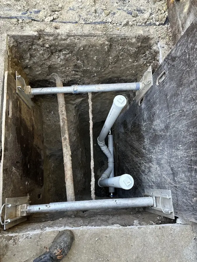 Experienced plumber completing Drain Cleaning work in South San Jose Hills